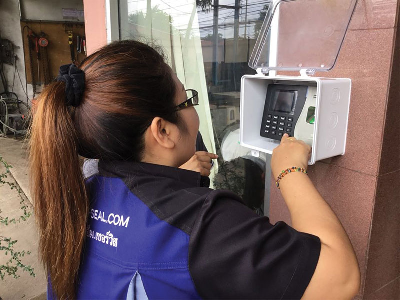 Hình Ảnh Thực Tế Lắp Máy Chấm Công Vân Tay Cho Khách Hàng