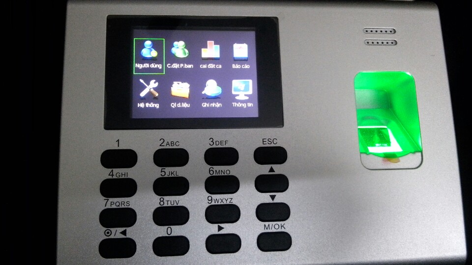 BƯỚC 1: Vào Menu máy chấm công 